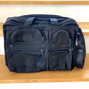 Tumi Alpha 3 Expandable Organizer Laptop Brief (black)
